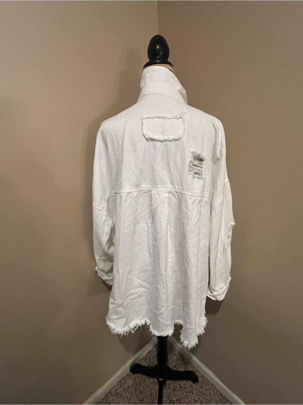 Boutique White Distressed Raw Hem Button-Up Lightweight Denim Jacket, Large - Picture 2 of 9